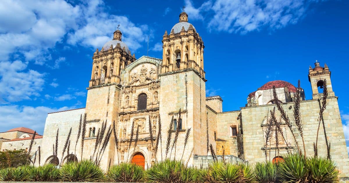 large colonial church in oaxaca mexico | best time to visit oaxaca mexico